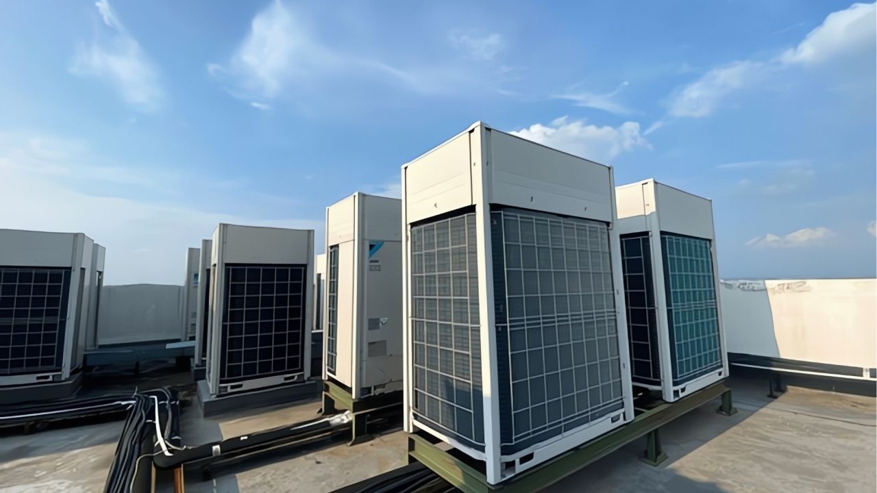 لماذا يحدث الجليد في المبخرات؟