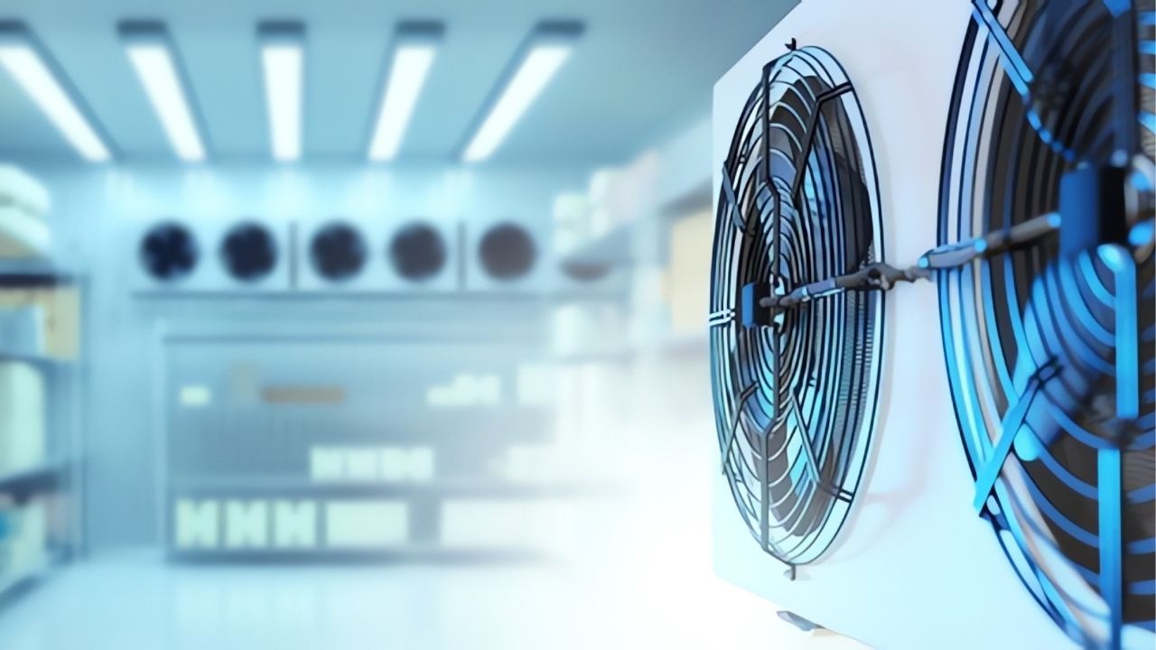 ما الذي يسبب تقلبات درجات الحرارة في مرافق التخزين البارد؟